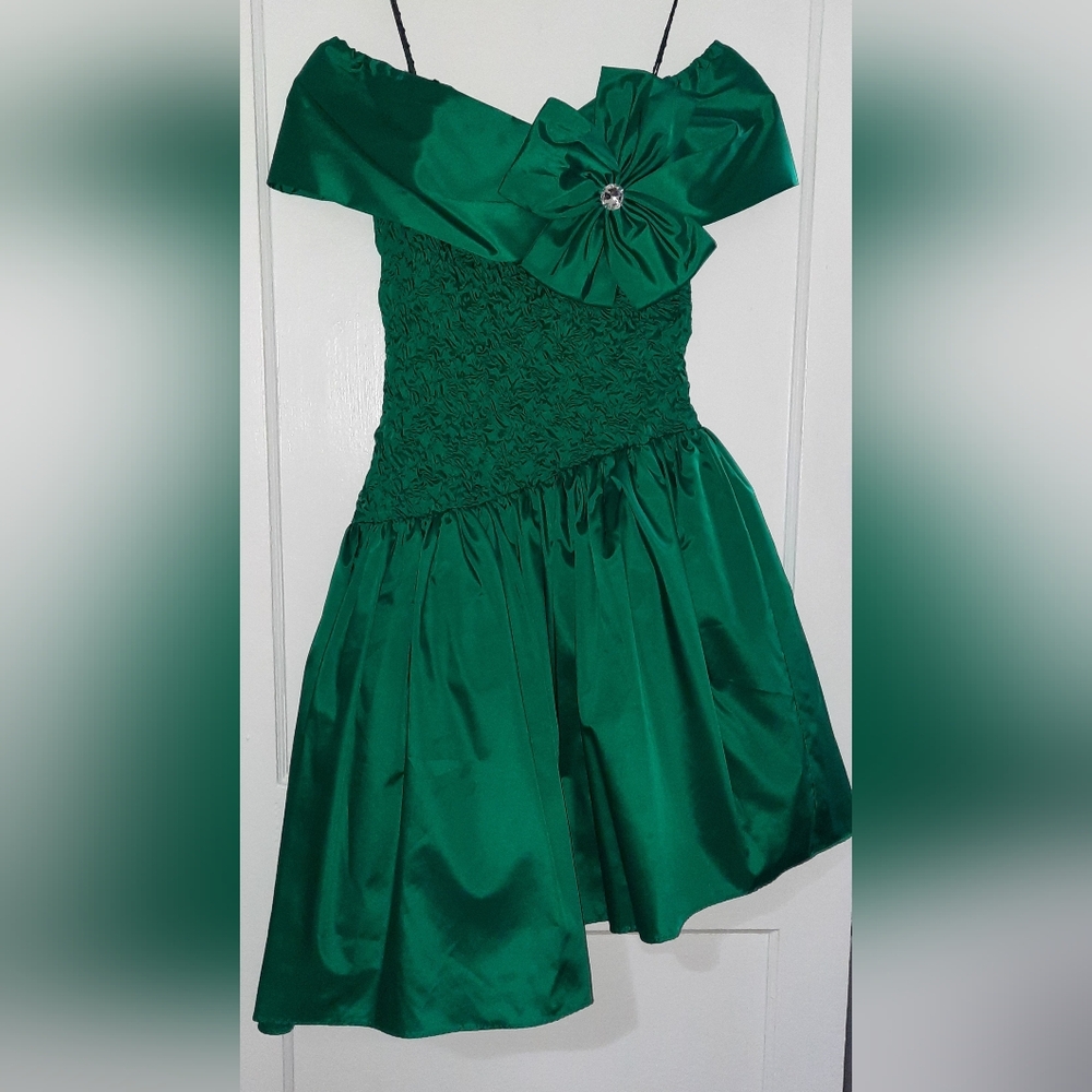 Formal Emerald Green Taffeta Dress by Betsy & Adam - Picture 2 of 7